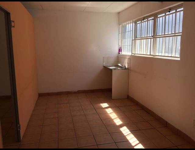 RETAIL PROPERTY TO RENT IN PRESTBURY